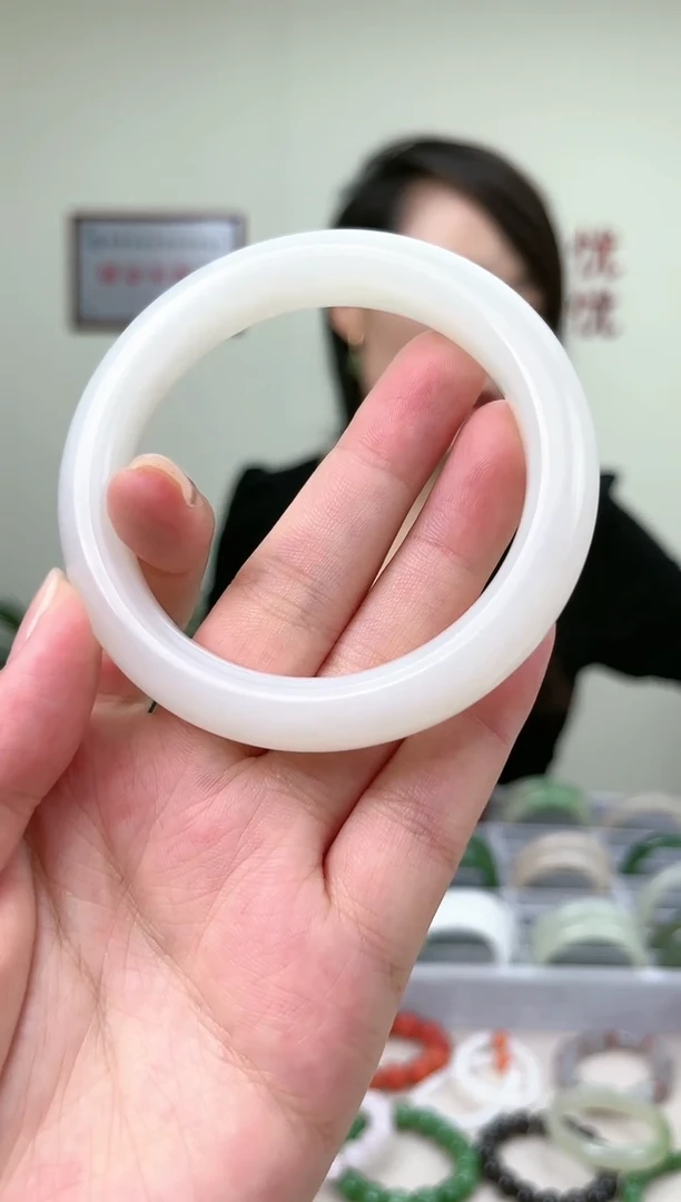 【闪购商品】和田玉手镯未镶嵌59mm