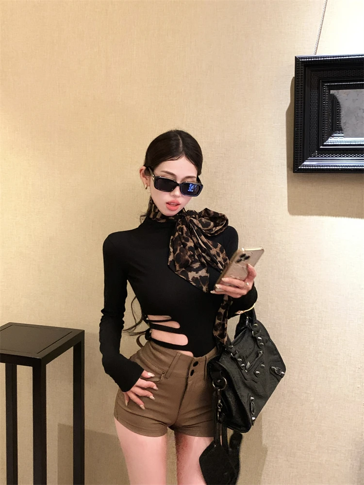 纯欲风性感镂空高领长袖T恤女早秋气质辣妹显瘦上衣豹纹丝巾短裤