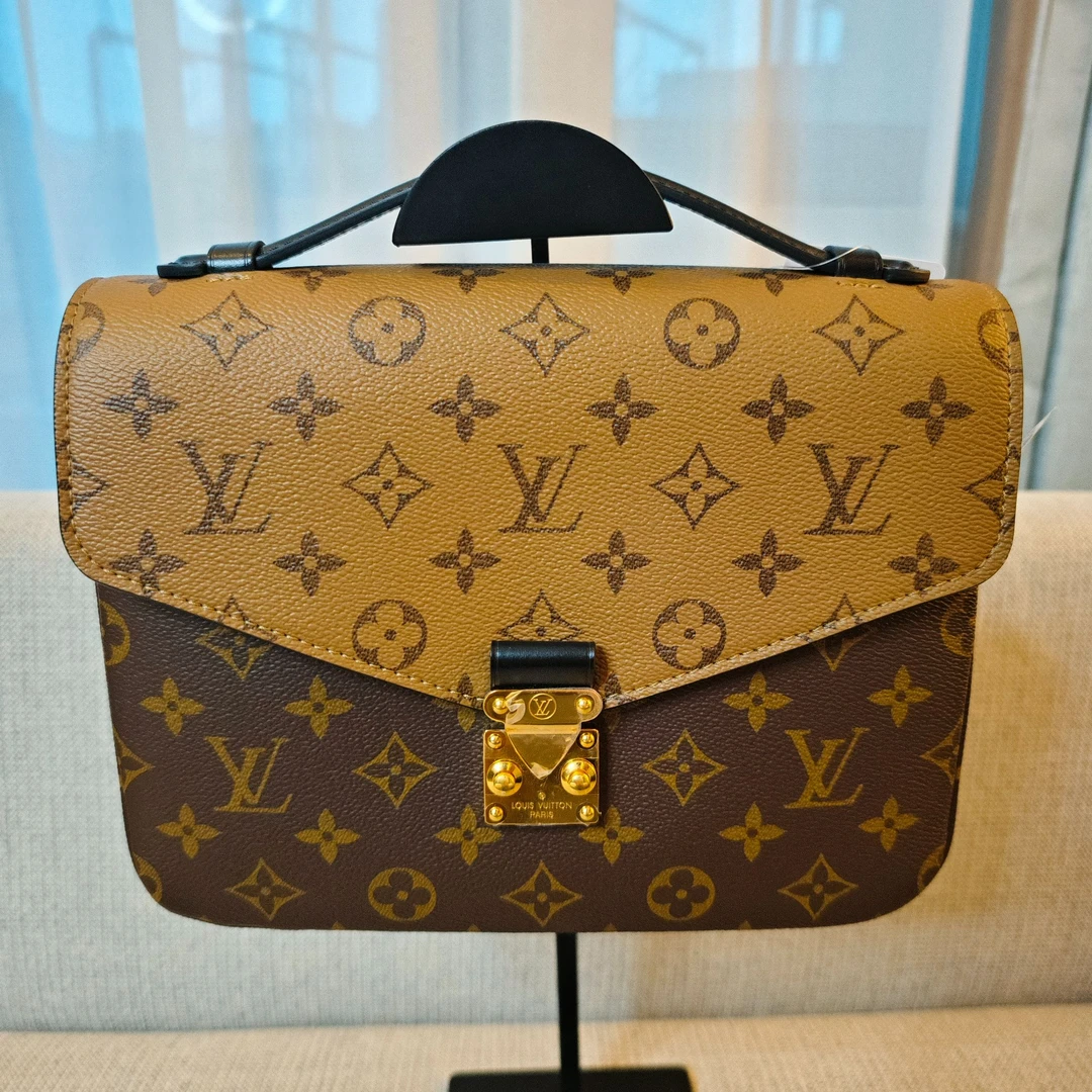 95新 LouisVuitton/路易威登 单肩包/D03