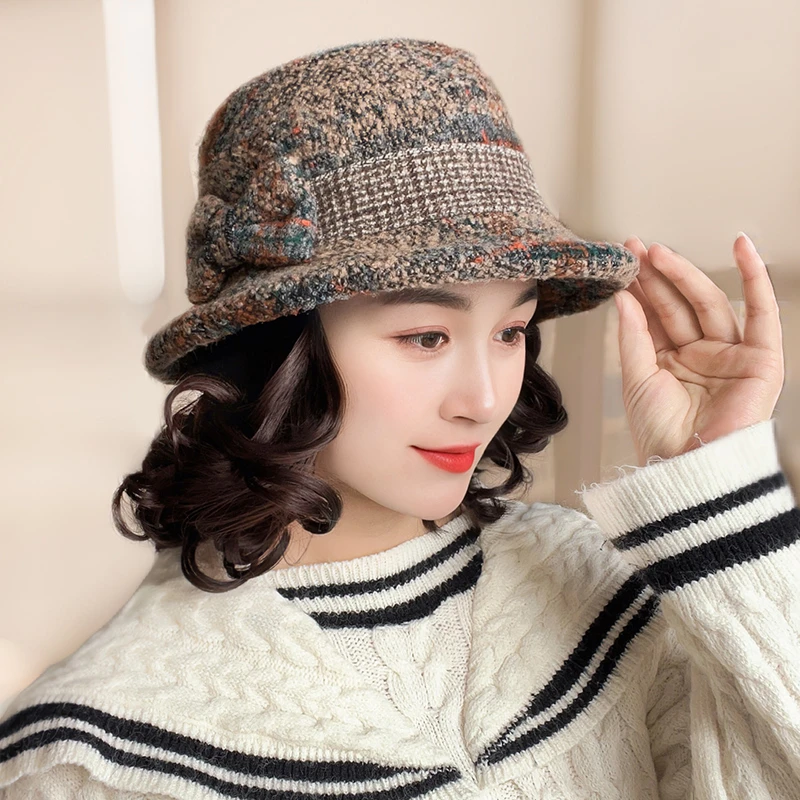 【不七】女时尚帽子假发一体秋冬时尚中老年妈妈短卷发帽子假发套装