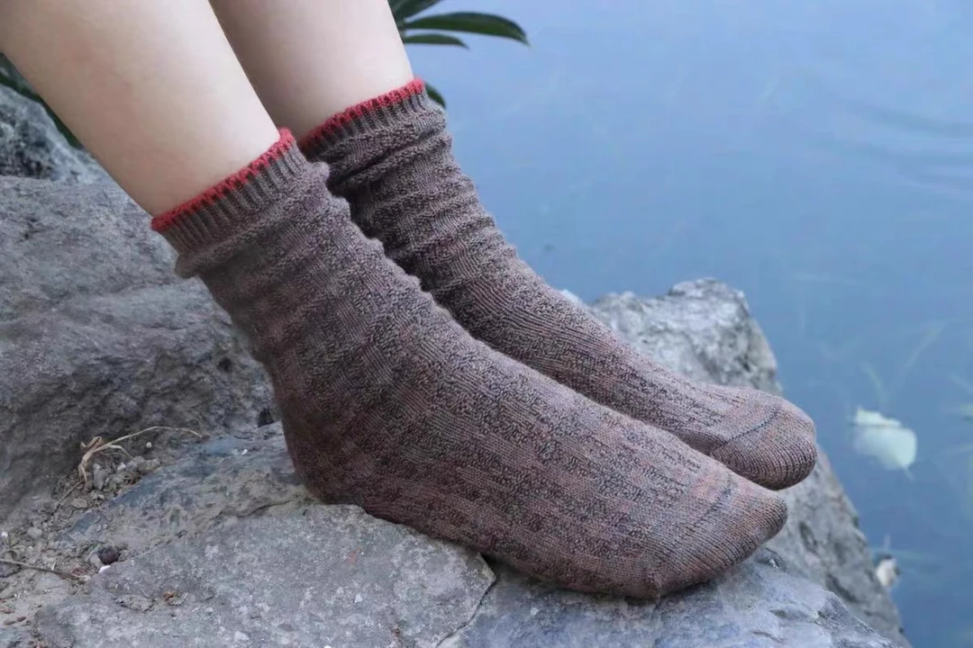 编制棉麻袜梭织不起球 秋冬中筒袜复古