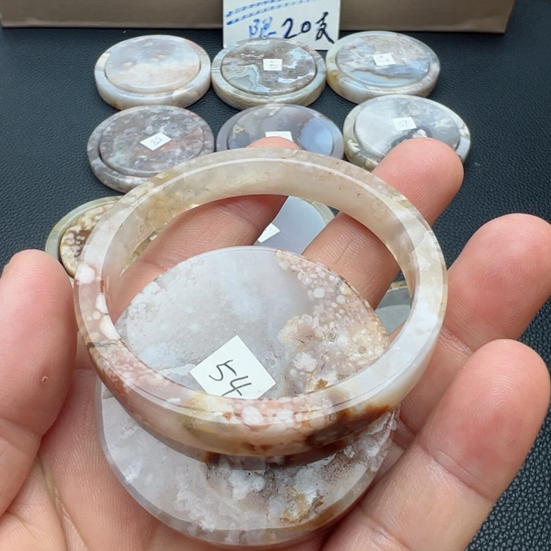 石英质玉手镯未镶嵌54