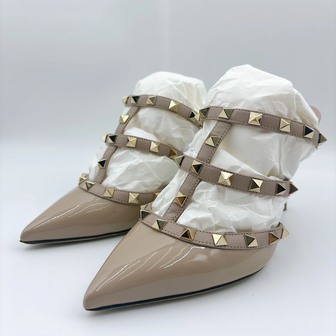 97新/华伦天奴/Valentino36码/经典裸色漆皮铆钉高跟凉拖/BM00662