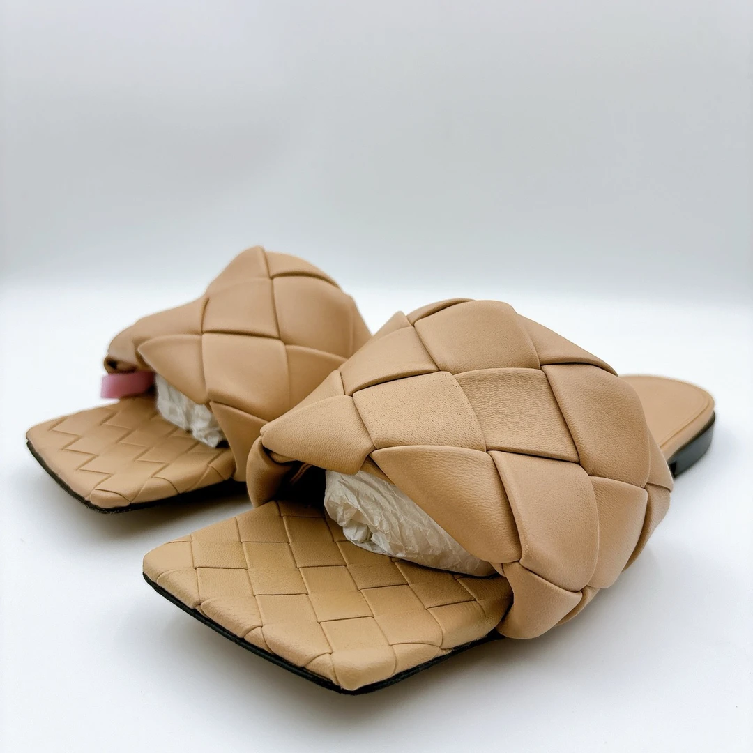 98新/葆蝶家/Bottega Veneta38码/经典卡其色编织凉拖/BM00646