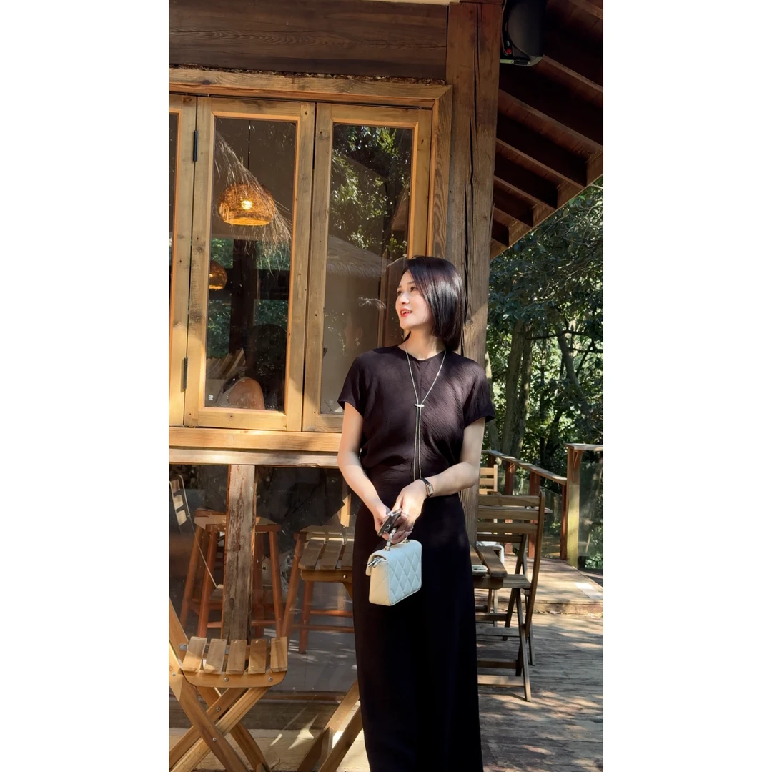 夏季新款极简风美感显瘦高肌理小黑裙休闲时尚长款连衣裙