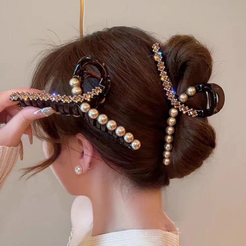 新款气质珠珠水钻抓夹女百搭轻奢气质闪耀后脑勺高级盘发夹鲨鱼夹