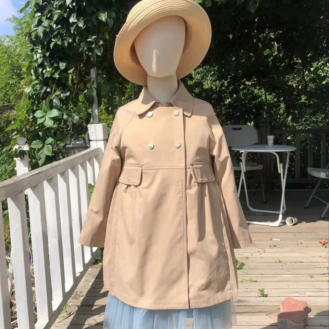 大童外套卡其色中长款四合扣金属珠链装饰两侧压褶时尚款风衣儿童