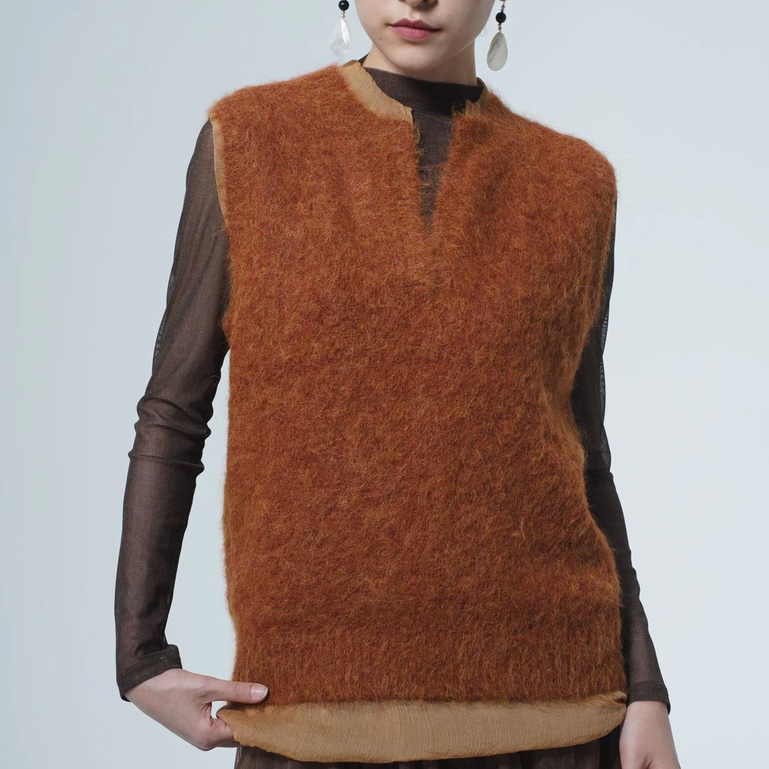 2024设计师新款羊驼毛针织时尚休闲百搭无袖保暖套头马甲