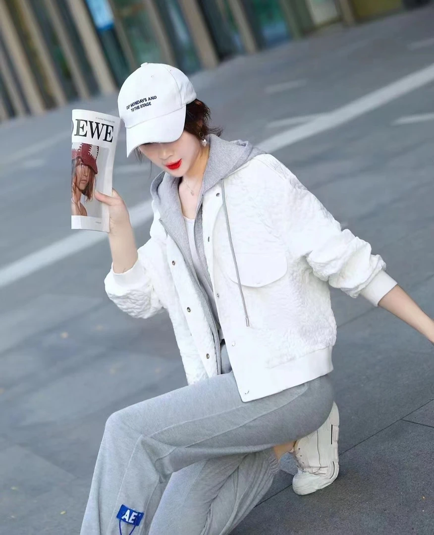 小妹推荐假两件白色外套