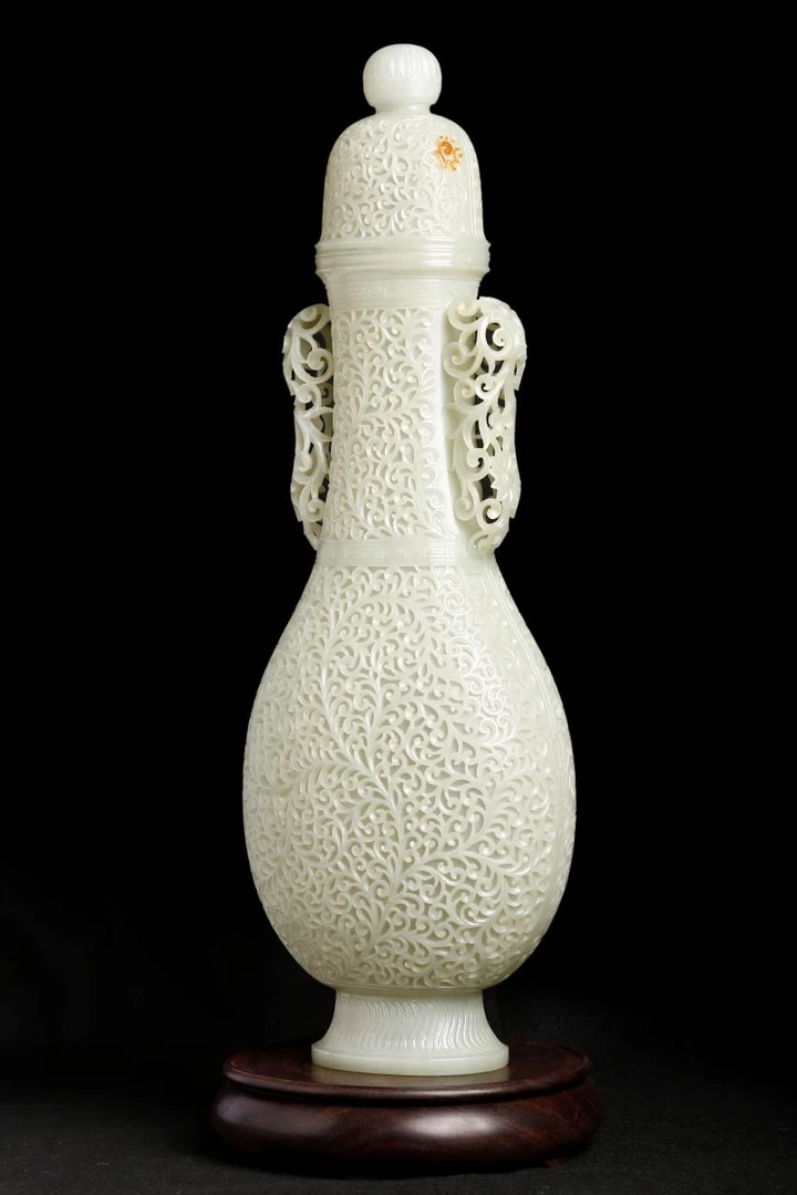 和田玉缠枝纹瓶