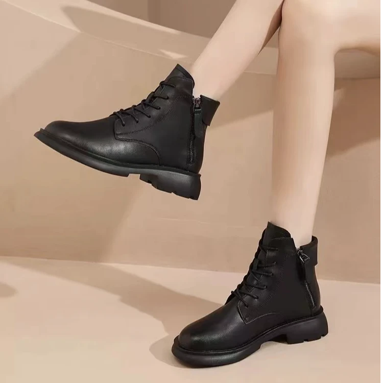 新款百搭舒适款女士马丁靴8013