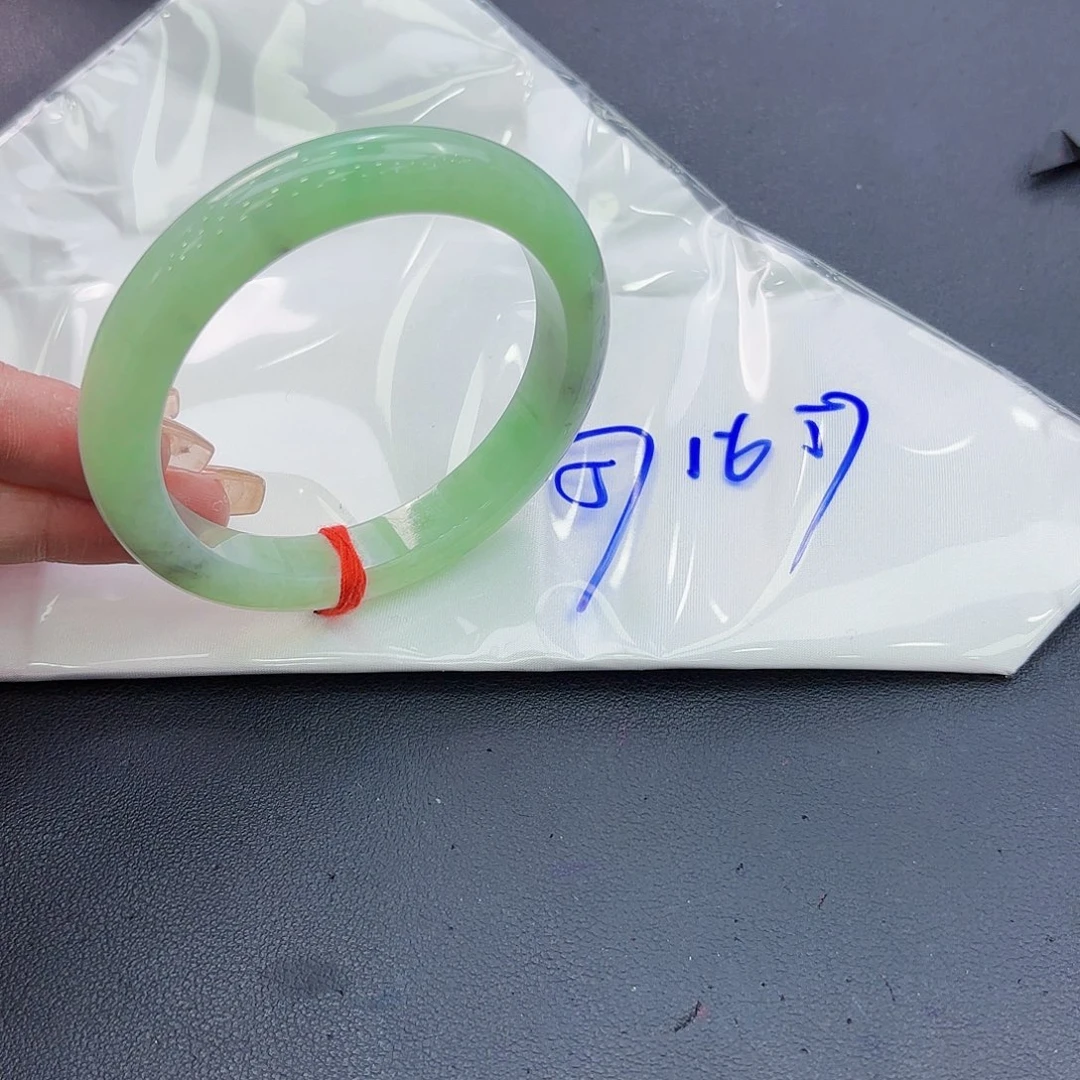 翡翠手镯未镶嵌天然缅甸翡翠手镯