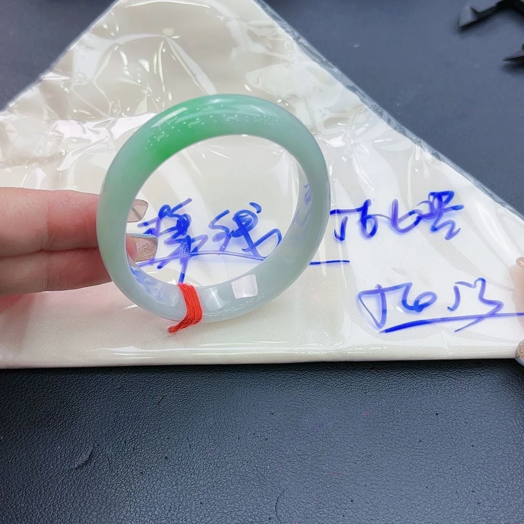 翡翠手镯未镶嵌天然缅甸A货翡翠
