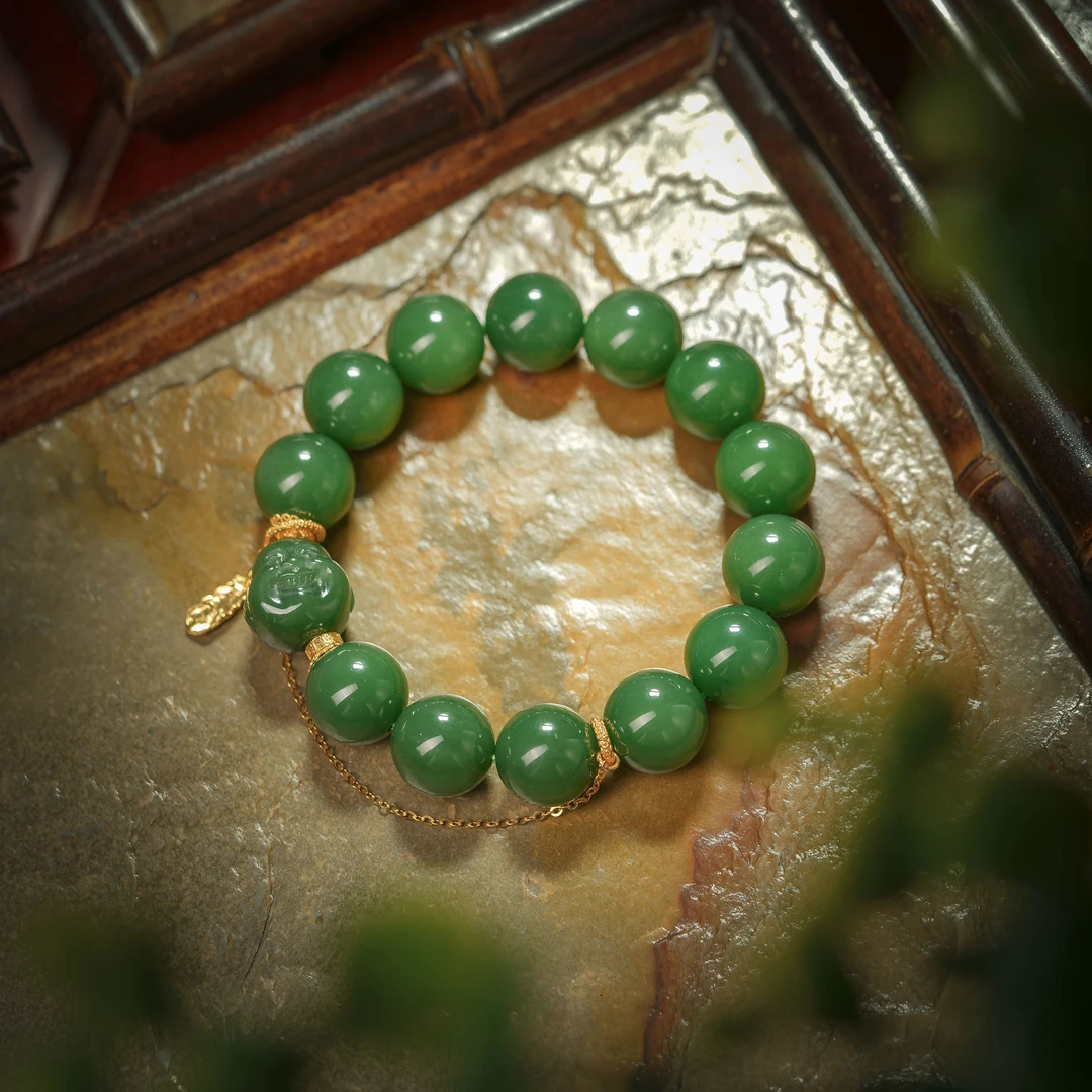 潜春·传世级和田玉老俄碧阳绿18K金手串AS0687珠径13mm±