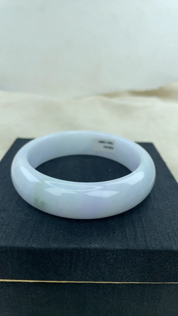 天然翡翠玉手镯白底飘花内径57宽16厚8送人自用推荐中宽条型