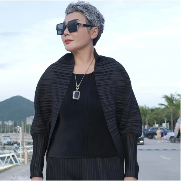 三宅系列女款上衣开衫 百搭经典黑色上衣575