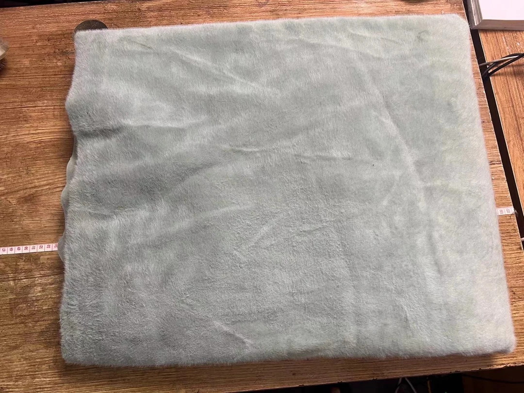 翡翠绿仿貂毛一块  尺寸2/180