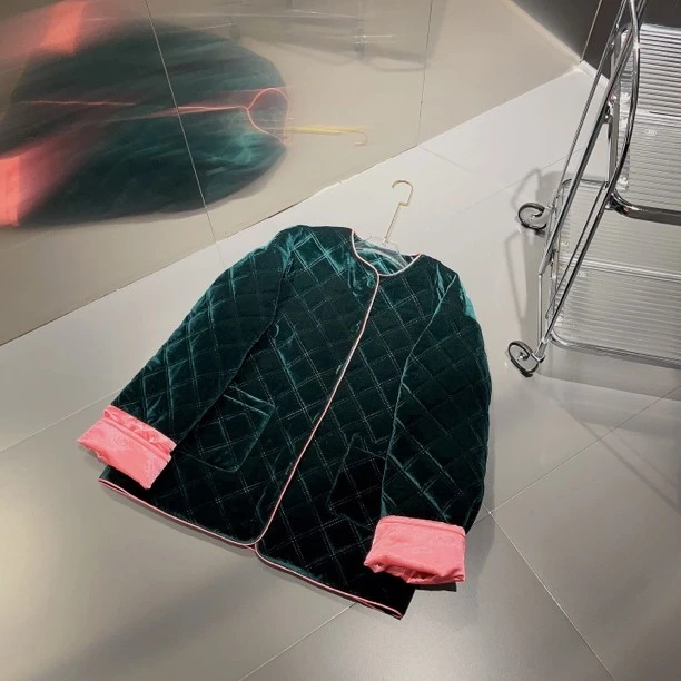 高 高 绿颜值 撞小粉外套