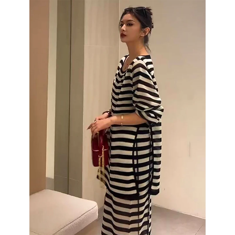 休闲风穿搭洋气欧洲站2024夏季新款时尚中袖条纹上衣半身裙套装女