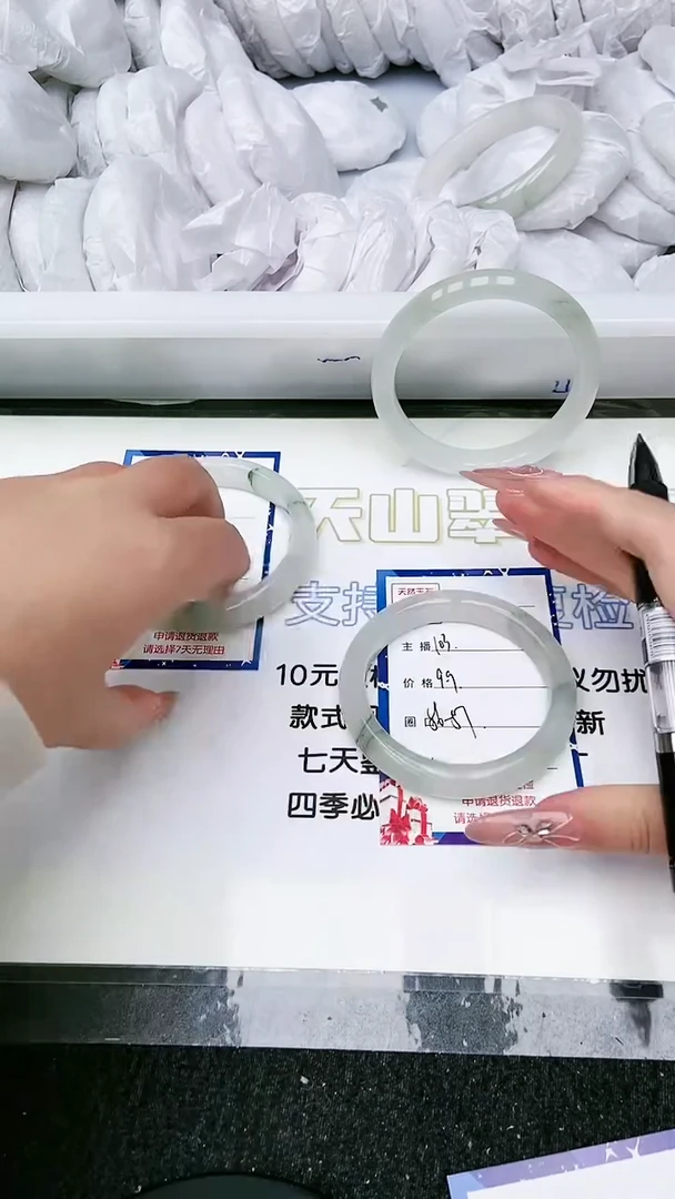 【闪购商品】石英质玉手镯合金103