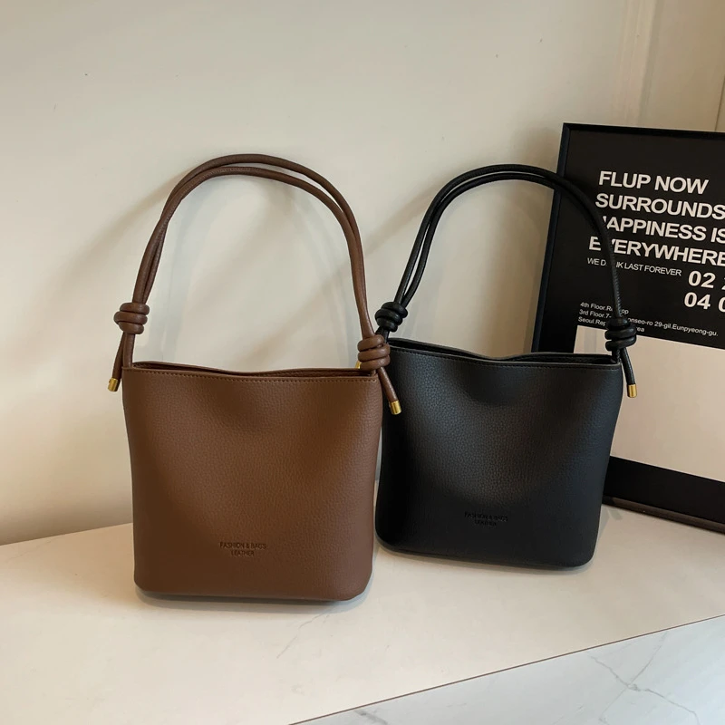 大容量手拎通勤水桶包包女2025秋冬黑色高级感咖色2025年流行女包