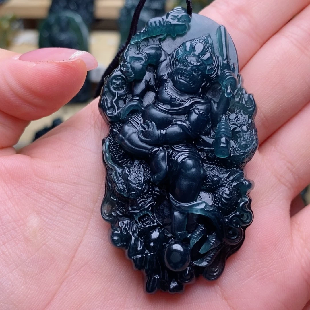 翡翠颈饰未镶嵌凌**吻不动