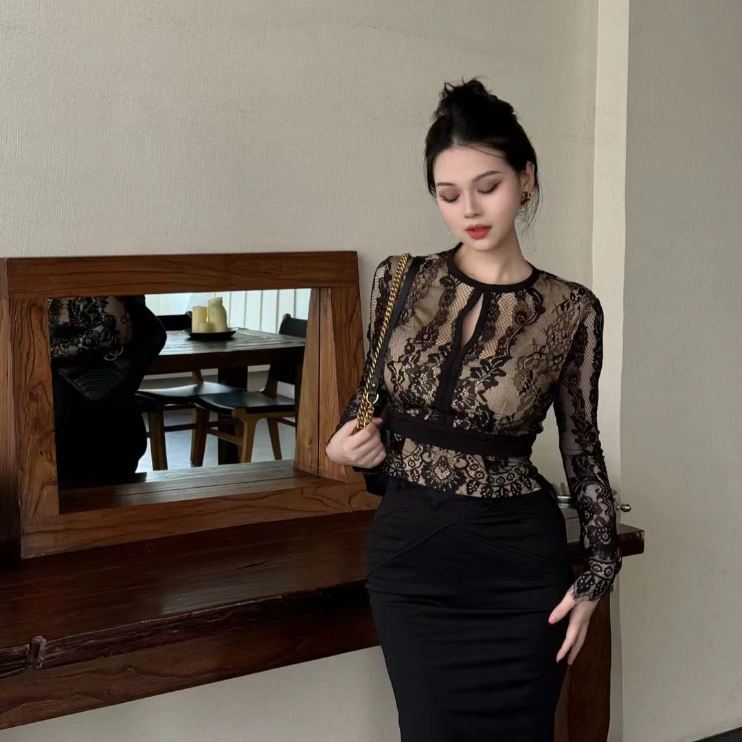 闪闪推荐【财阀姐姐】气质随拍纯欲小众蕾丝长袖百搭上衣SSQ1057