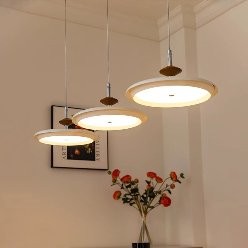 奶油风餐厅吊灯复古轻奢饭厅餐桌灯创意实木吧台云环飞碟灯casagd