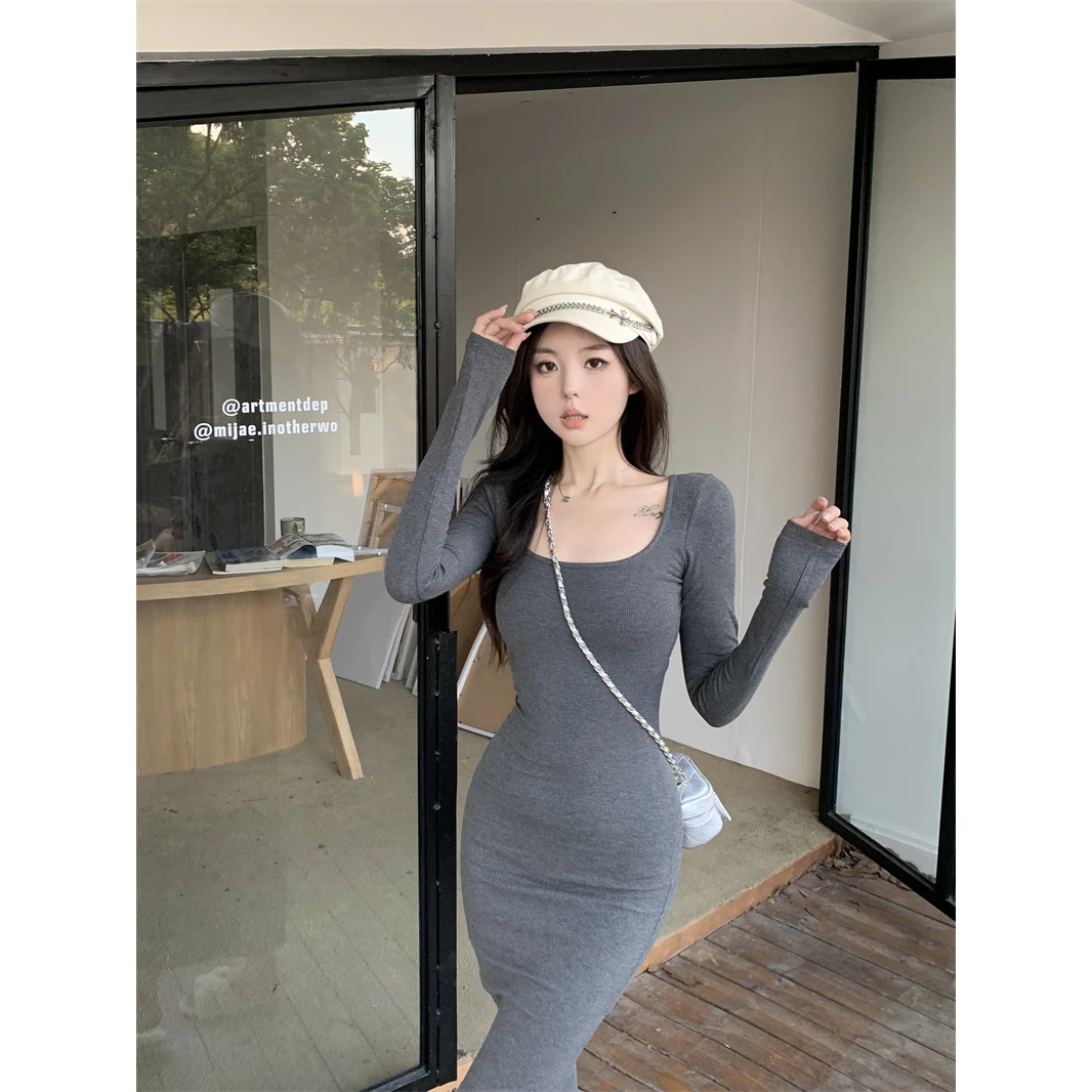 秋季包臀连衣裙女新款法式方领长袖修身气质打底长裙紧身显瘦裙子