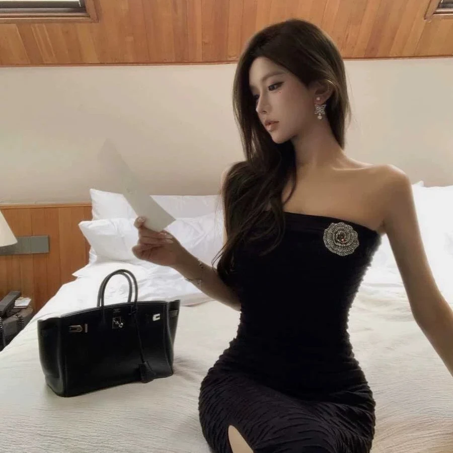 韩系气质玫瑰胸针一字领包臀连衣裙收腰显瘦开叉抹胸长裙子