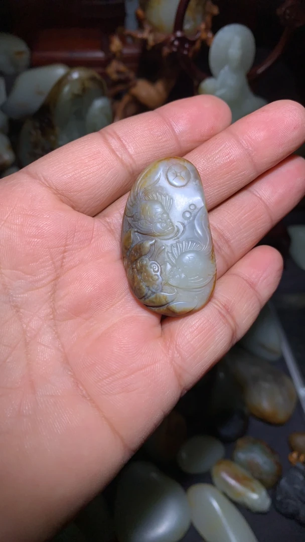 和田玉连年有余挂件