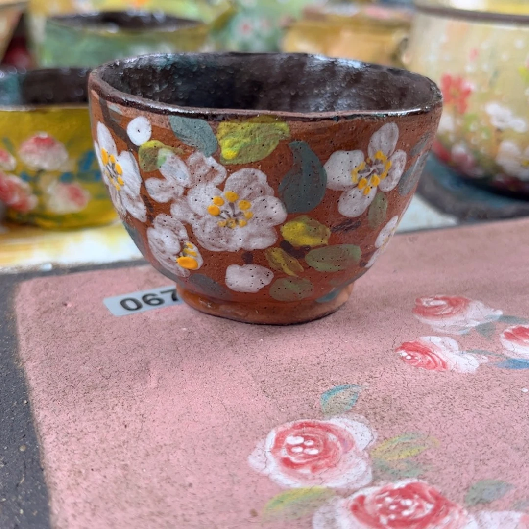 碟釉下五彩斑斓色彩