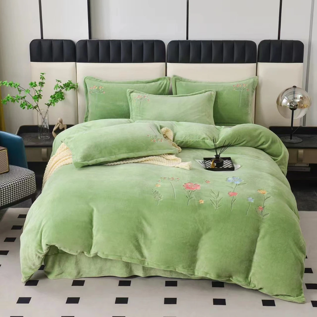 加厚牛奶绒绣花实物下单 听清尺寸面料  秒拍秒付