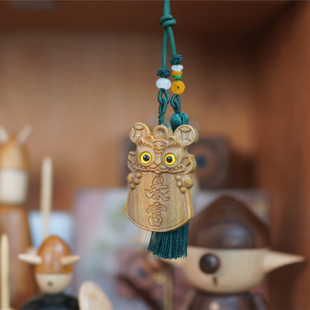 绿檀木雕暴富貔貅汽车挂件