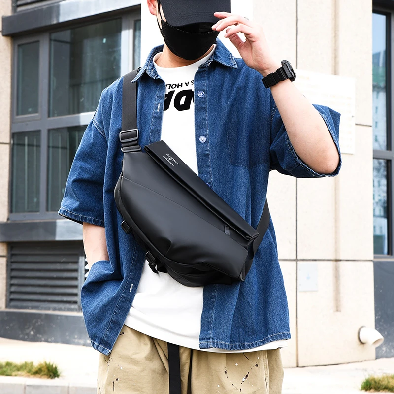 佐利多功能潮流单肩包男士胸包休闲斜挎女包防水时尚机车包