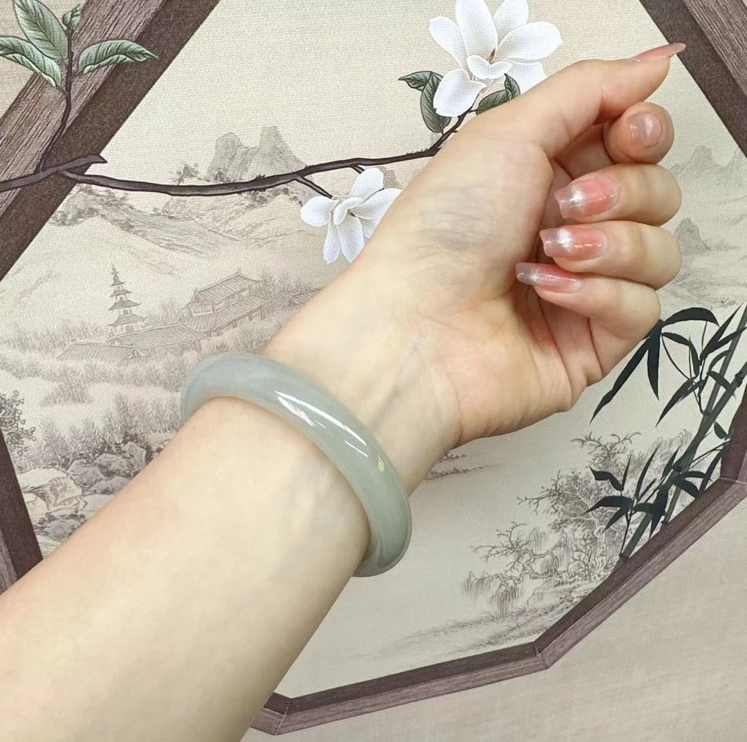 天然冰透和田玉晴水正装手镯，多样性发货，只发其一