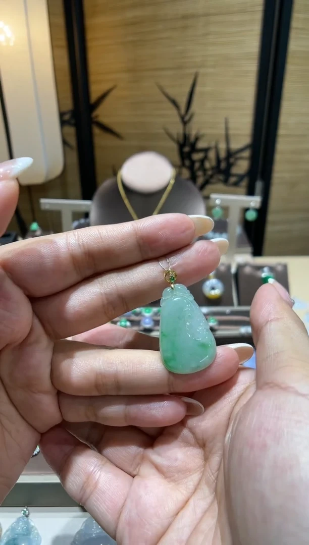 【闪购商品】翡翠吊坠(不含链)18K金镶嵌冰果绿如意48小时鉴赏期