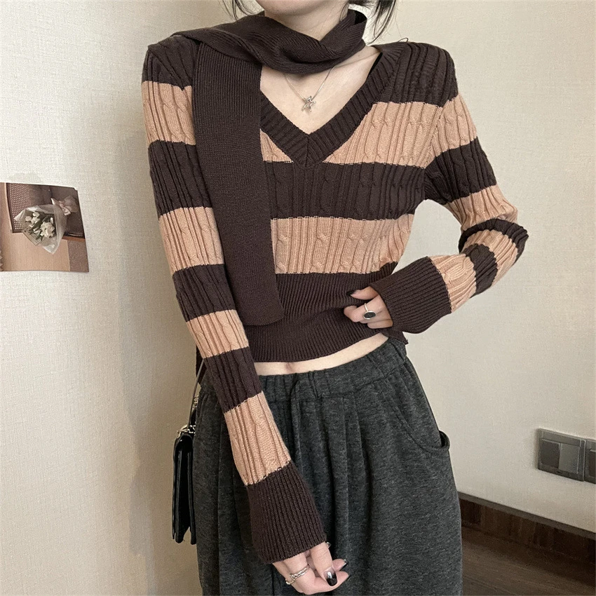 爆款韩版感条纹围脖针织女装女2024秋冬新款麻花V领修身短款毛衣