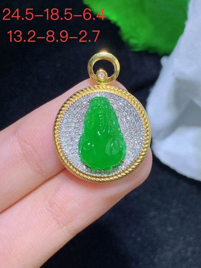 天然缅甸A货翡翠满绿金蟾吊坠，气质镶嵌
