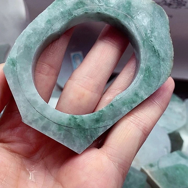翡翠颈饰未镶嵌韩***脉缅甸翡翠A货边角