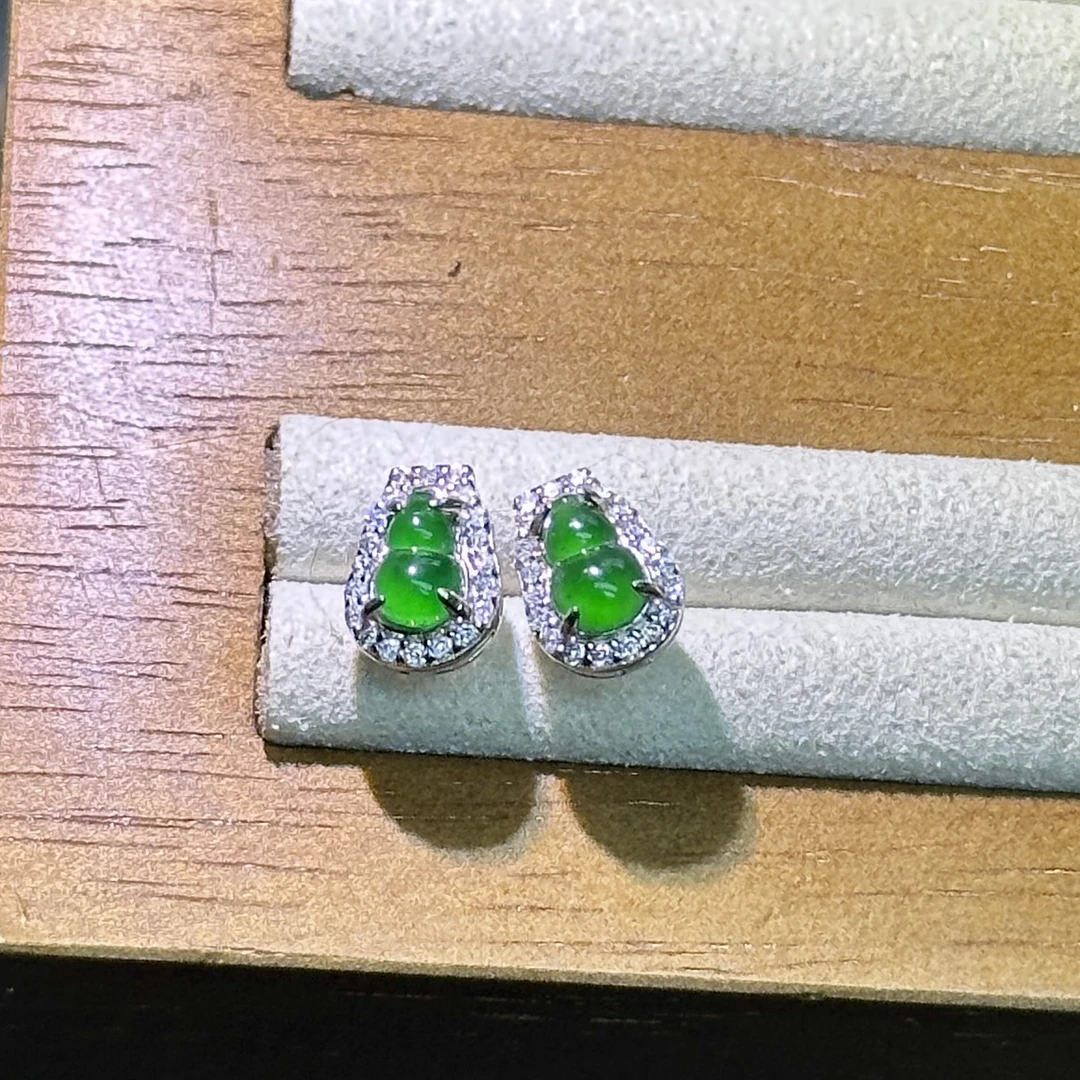 S925银镶冰绿葫芦耳钉天然翡翠
