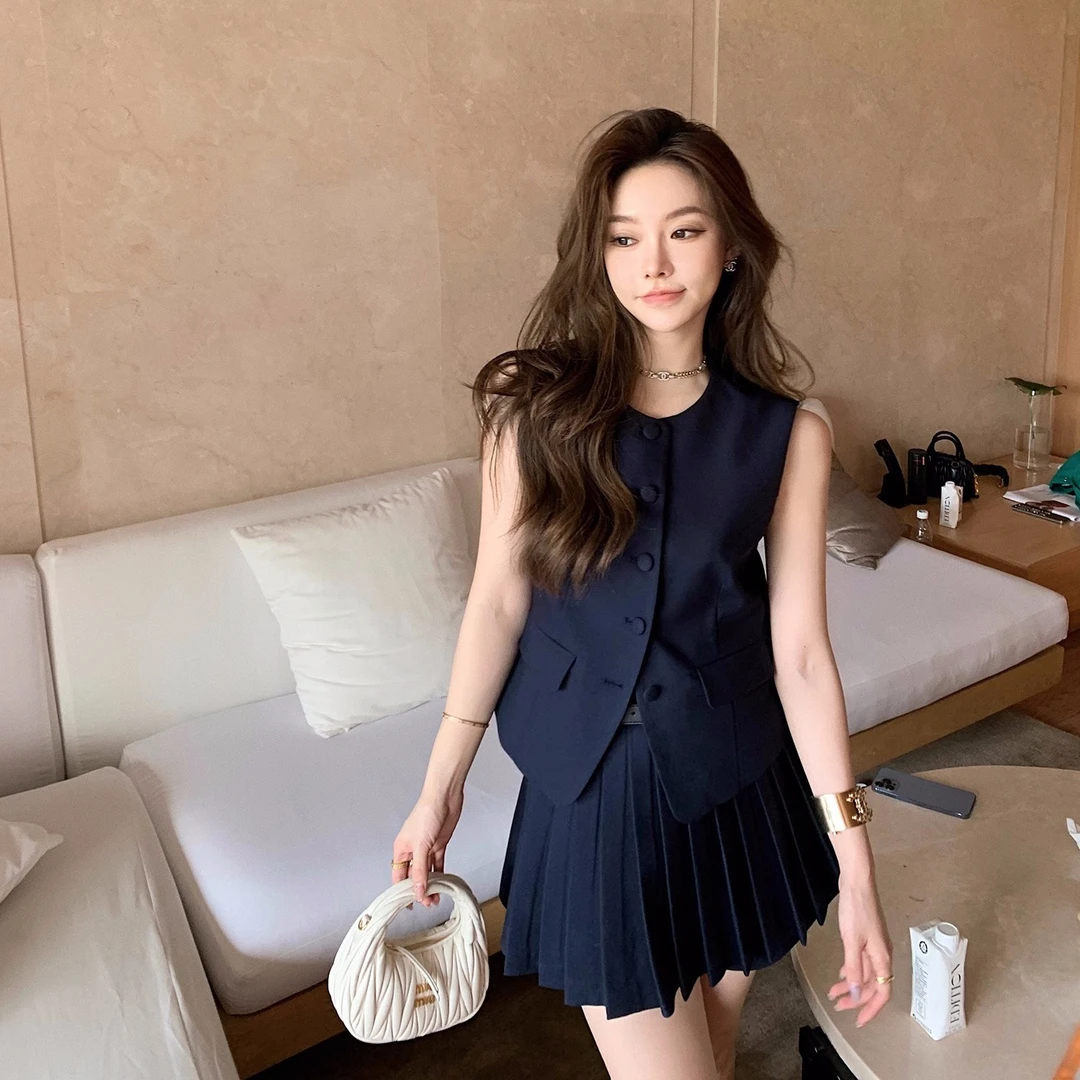 蓝色小香风套装女2025年夏季网红时尚女人味西装马甲百褶裙两件套