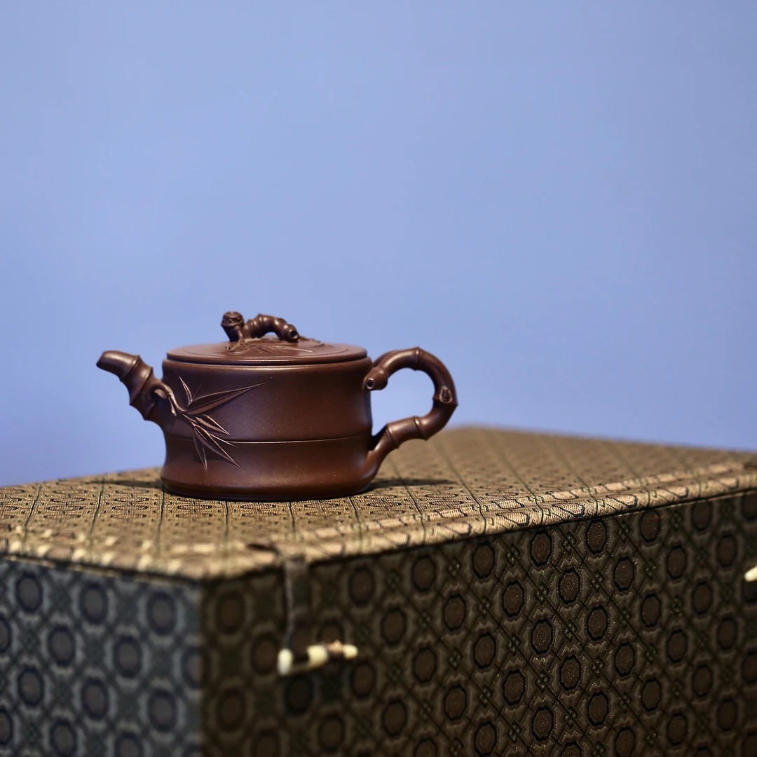 一把有神采的〖可心竹段壶〗 实力派张惠琴制  底槽清  180cc