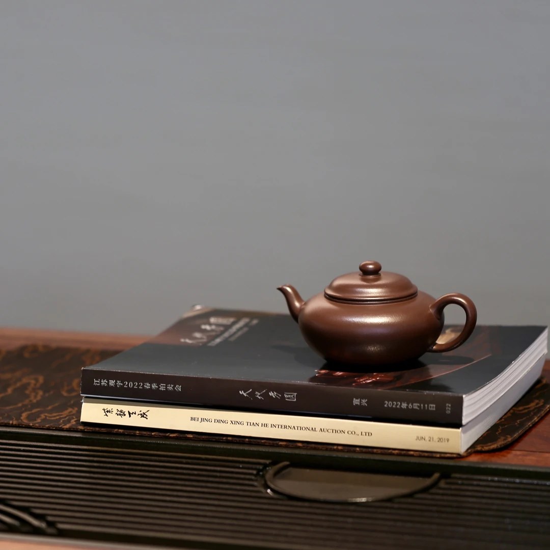 完全不挑茶的紫泥经典器 『扁樱壶』李超全手制 270cc
