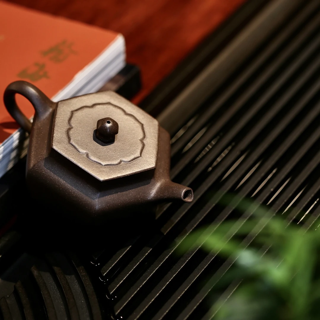 容止若思·言辞安定 【槿言壶】方器高手许亦晖  150cc 老紫泥