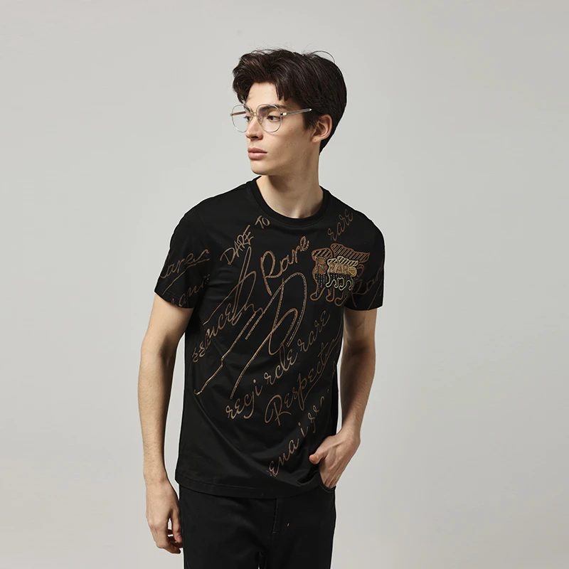 RARE意大利威雅男装夏季黑金草体飞狮印花烫钻短袖T恤