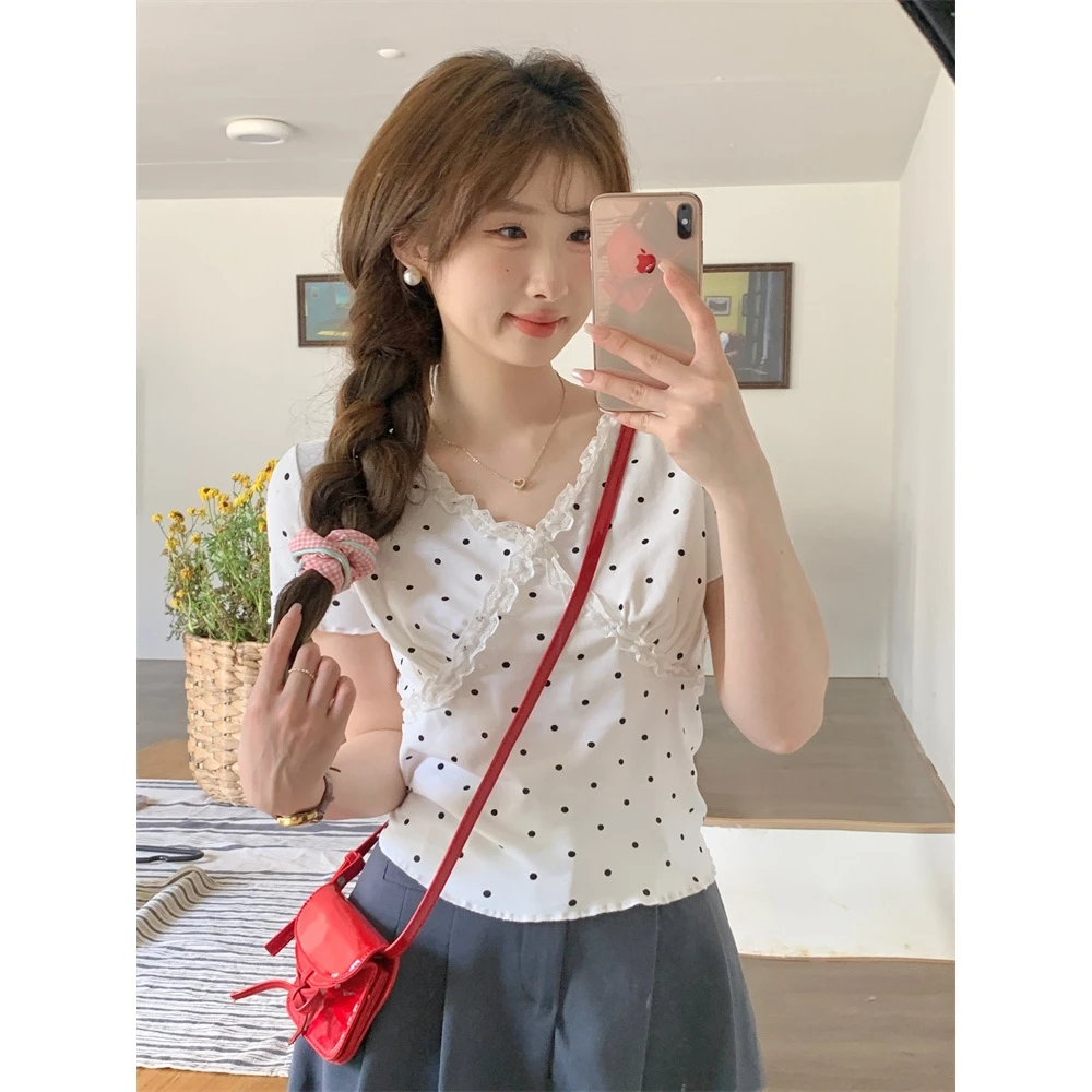 天猫抖音质量蕾丝撞色波点V领短袖T恤女2024新款夏季别致绝美修身