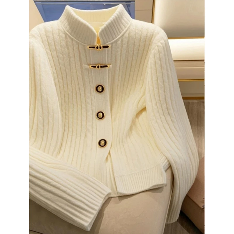 圆领女打底衫外穿显瘦纯色单排扣上衣时尚长袖洋气毛针织衫