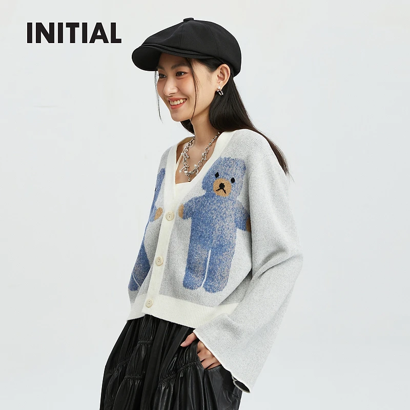 INITIAL可爱小熊提花短款毛衣开衫女长袖针织衫23WYTFOCXX747