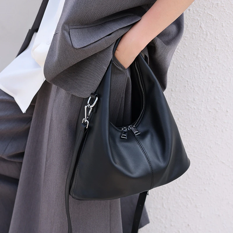 新款高级感真皮饺子包气质女士牛皮单肩斜挎小包时尚云朵手提包包